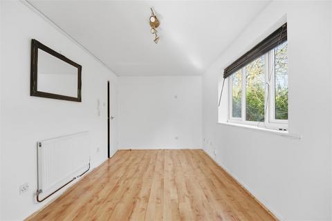 1 bedroom apartment for sale, Azalea Close, Hanwell