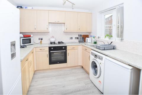 3 bedroom semi-detached house to rent, Viscount Square, Bridgwater, TA6