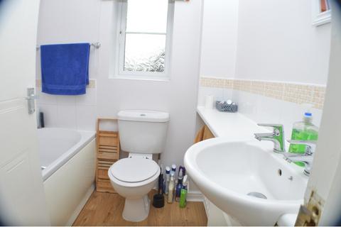 3 bedroom semi-detached house to rent, Viscount Square, Bridgwater, TA6