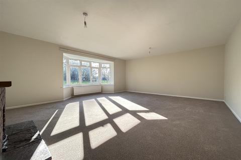 3 bedroom bungalow to rent, The Chestnuts, Wootton St Lawrence