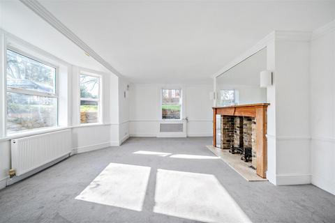 2 bedroom apartment for sale, Avenue South, Surbiton