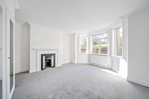 2 bedroom apartment for sale, Avenue South, Surbiton