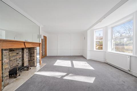 2 bedroom apartment for sale, Avenue South, Surbiton