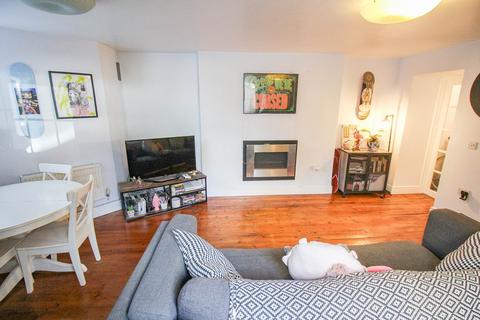 undefined, Rocama Terrace*Ideally Located*Close to Train Station* Beautifully Presented*Parking*