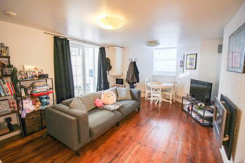 undefined, Rocama Terrace*Ideally Located*Close to Train Station* Beautifully Presented*Parking*