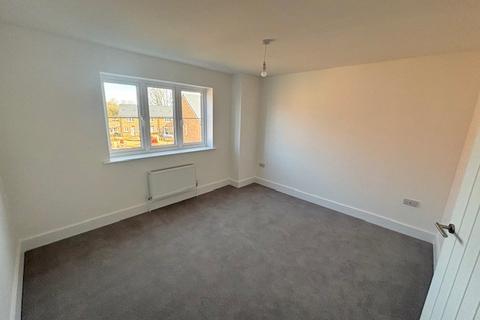 3 bedroom townhouse to rent, Wagtail Road, Downham Market