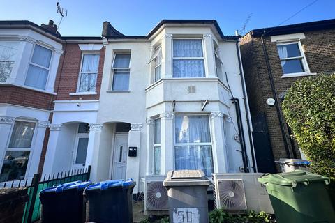 Studio to rent, Nightingale Road, Harlesden, London, NW10 4RG
