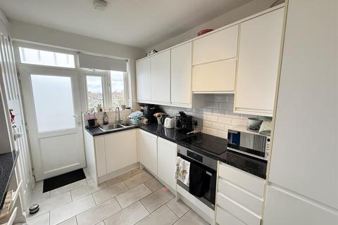 3 bedroom flat for sale, Finchley Road, London NW3