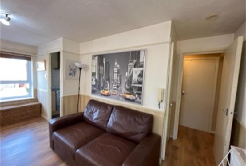 Lounge Bedroom 25