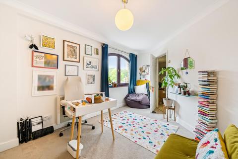 2 bedroom flat to rent, Trafalgar Court, Glamis Road, Wapping, London, E1W