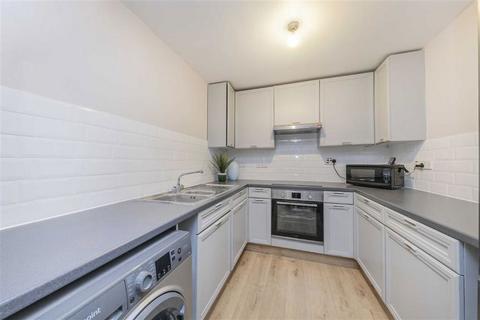 2 bedroom flat to rent, Regents Bridge Gardens, London SW8