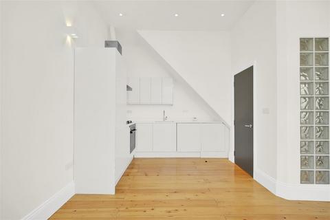 2 bedroom flat to rent, Evering Road, London, E5