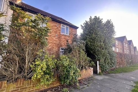 Staines Road, Feltham, TW14