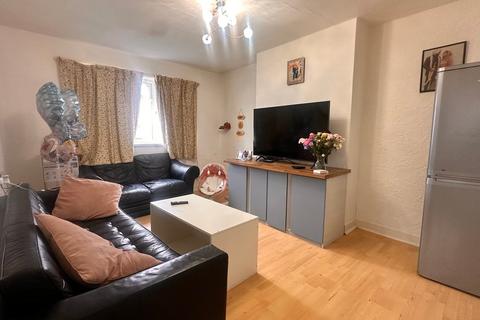 2 bedroom maisonette for sale, Staines Road, Feltham, TW14