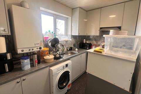 2 bedroom maisonette for sale, Staines Road, Feltham, TW14