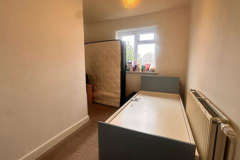 2 bedroom maisonette for sale, Staines Road, Feltham, TW14