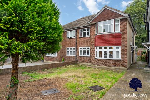 2 bedroom maisonette to rent, Wandle Road, Morden SM4