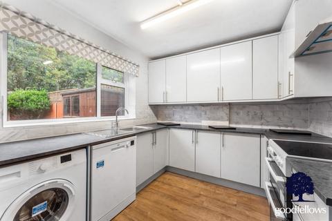 2 bedroom maisonette to rent, Wandle Road, Morden SM4