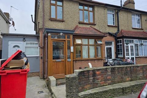 1 bedroom flat to rent, Buckingham Avenue, Feltham TW14