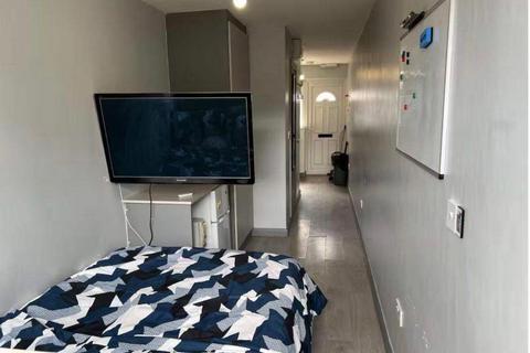 1 bedroom flat to rent, Buckingham Avenue, Feltham TW14