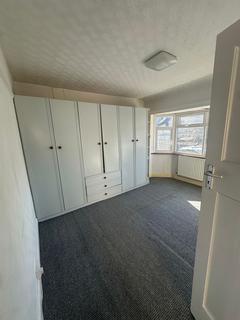 4 bedroom end of terrace house to rent, Monks Park, Wembley HA9