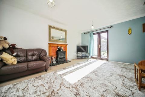 3 bedroom terraced house for sale, Brackenwood Crescent, Bury St. Edmunds