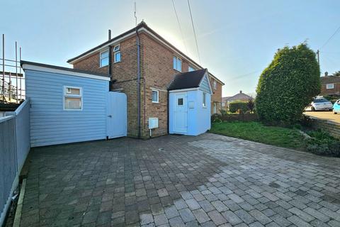 3 bedroom semi-detached house to rent, Northdown Close, Newhaven
