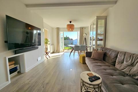 3 bedroom semi-detached house to rent, Northdown Close, Newhaven