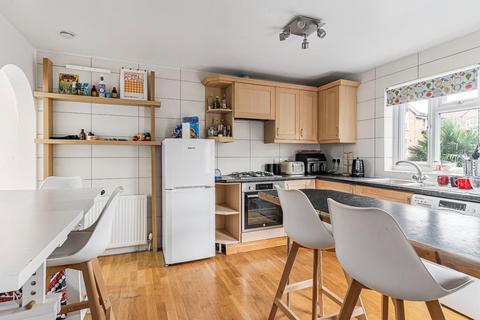 1 bedroom flat for sale, Warner Road, London, SE5
