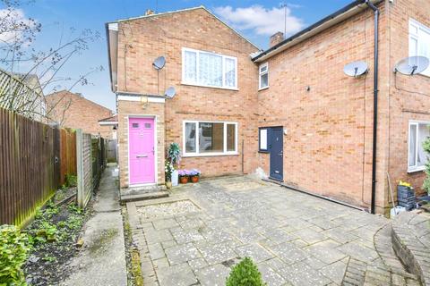 2 bedroom maisonette to rent, Deans Road, Brentwood
