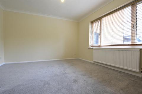 2 bedroom maisonette to rent, Deans Road, Brentwood
