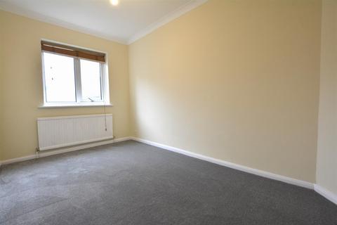 2 bedroom maisonette to rent, Deans Road, Brentwood