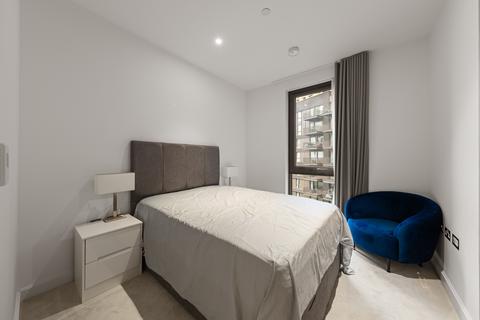 2 bedroom flat for sale, Viaduct Gardens London SW11