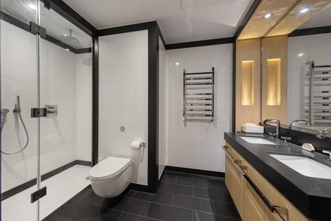 2 bedroom flat for sale, Viaduct Gardens London SW11