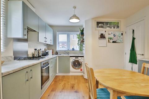 3 bedroom semi-detached house for sale, Hindscarth Way, LEEDS