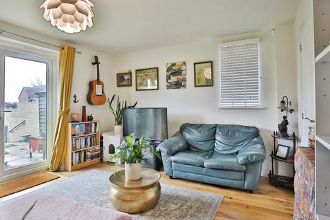 3 bedroom semi-detached house for sale, Hindscarth Way, LEEDS