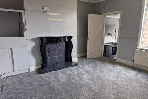 3 bedroom flat to rent, Emlyn Road South Shields NE34 0PG