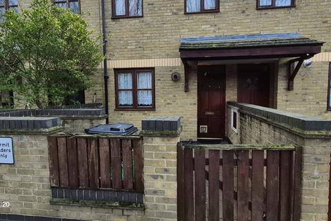2 bedroom house to rent, Rowan Close, Ilford IG1