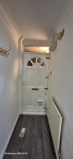 2 bedroom house to rent, Rowan Close, Ilford IG1