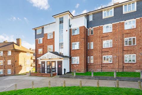 Studio to rent, The Grange Estate, London N2