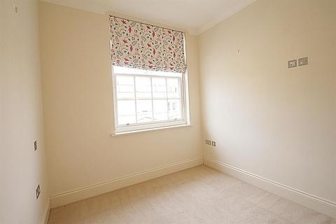 2 bedroom apartment to rent, London N11