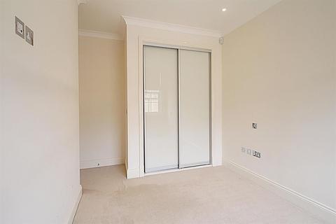 2 bedroom apartment to rent, London N11