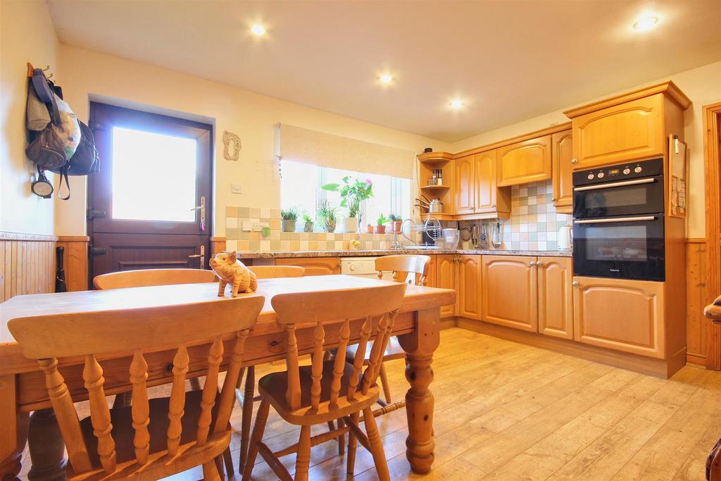 Dining kitchen