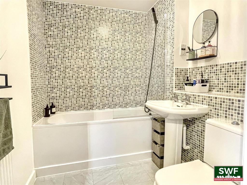 Bathroom2.jpg