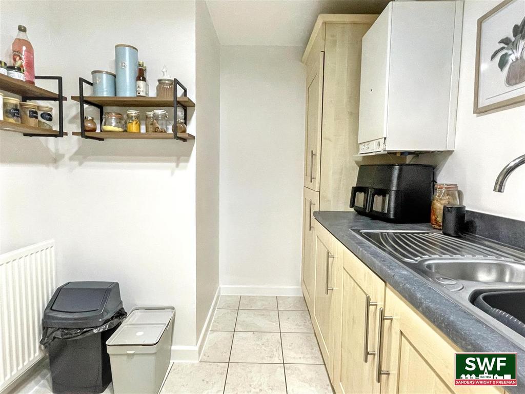 Kitchen2.jpg