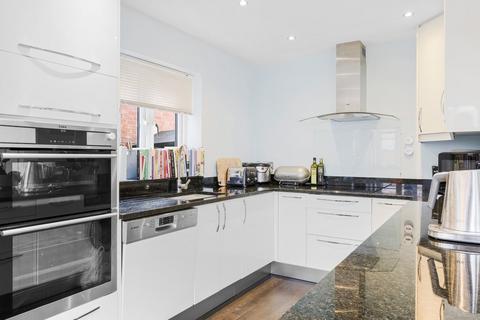 4 bedroom detached house to rent, Regency Gardens, WALTON-ON-THAMES, KT12