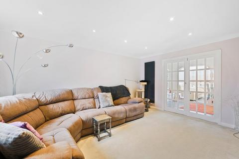 4 bedroom detached house to rent, Regency Gardens, WALTON-ON-THAMES, KT12