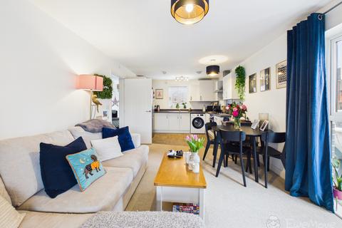 2 bedroom ground floor flat for sale, Douglas Court Douglas Drive, Bordon, Hampshire, GU35