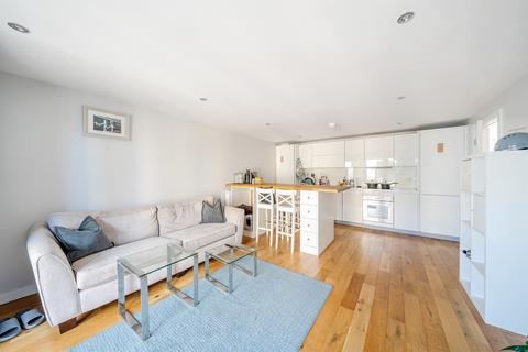 2 bedroom apartment for sale, Eythorne Road, London