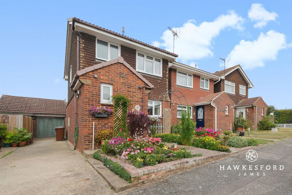 Peregrine Drive, Sittingbourne - Garage &amp; driveway
